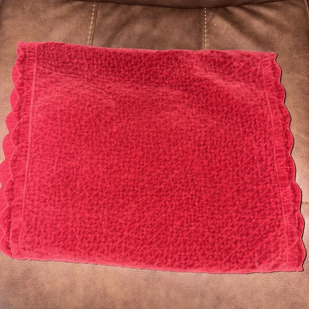 Williams Sonoma Cassis Quilted Table‎ Runner 16 x 90